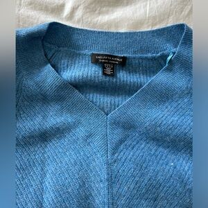 Saks fifth avenue brand cashmere sweater